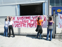 Striscione degli operai della SOGEFI Striscione degli operai della SOGEFI