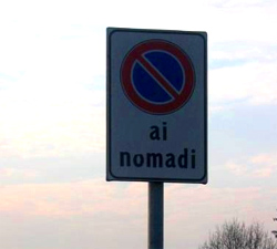 Divieto di sosta razzista